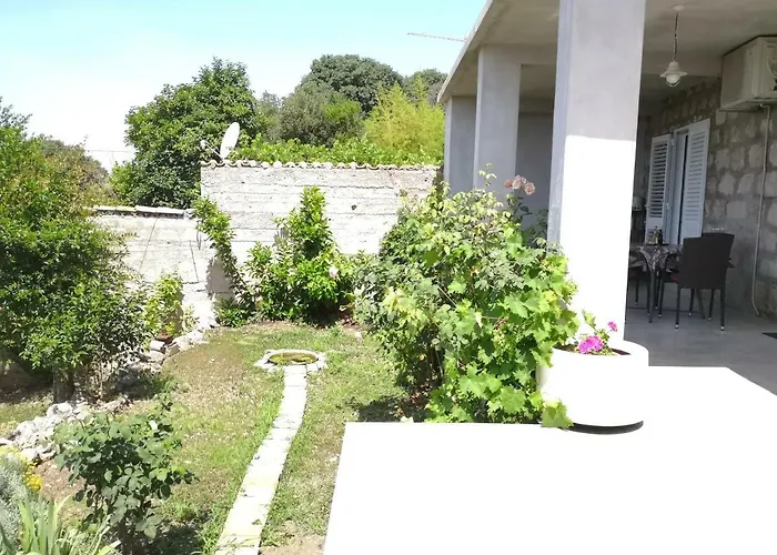 Nikola Apartment *